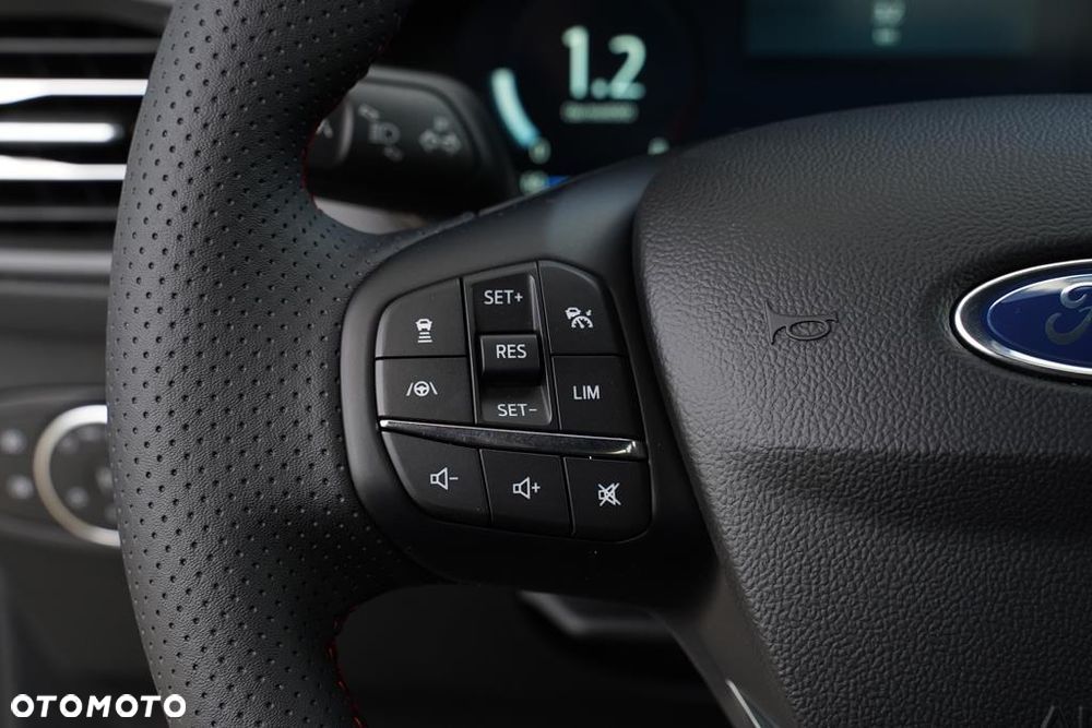 Ford Focus 1.0 EcoBoost mHEV ST-Line X - 12