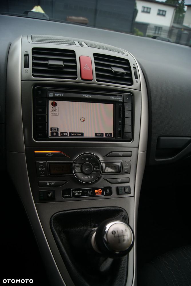 Toyota Auris 1.33 VVT-i Premium + - 19
