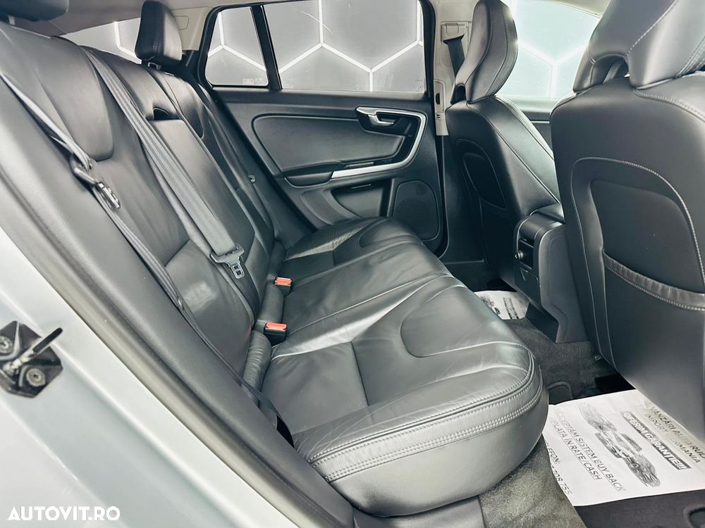 Volvo V60 D2 Momentum - 8