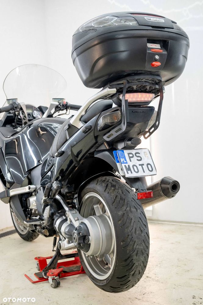 Kawasaki GTR - 18