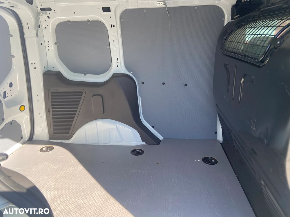 Ford Transit Connect - 23