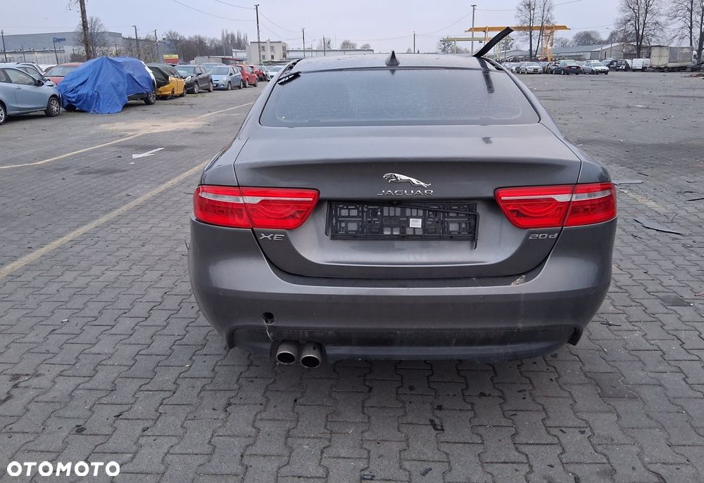 Jaguar XE 2.0 D Prestige - 5