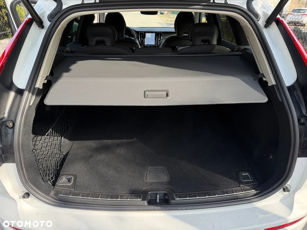 Volvo XC 60 B4 B Momentum Pro - 34