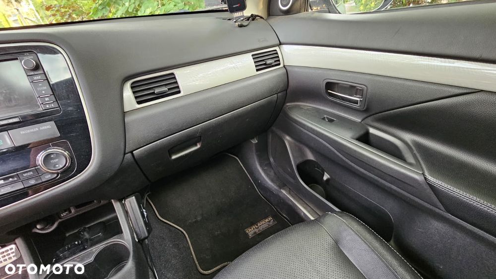 Mitsubishi Outlander Instyle NAVI - 9