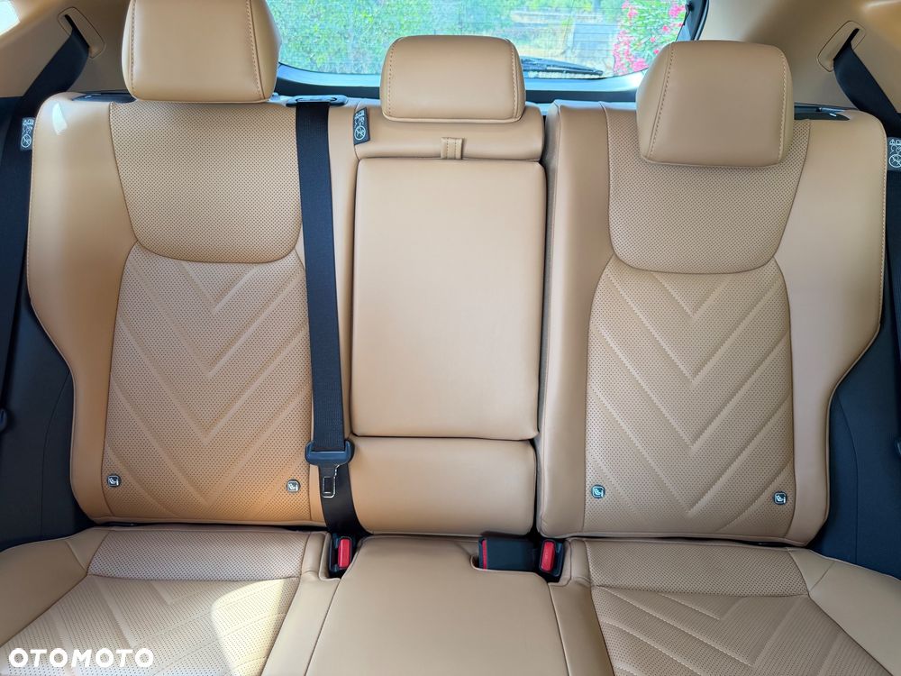 Lexus NX 350h Omotenashi AWD - 14