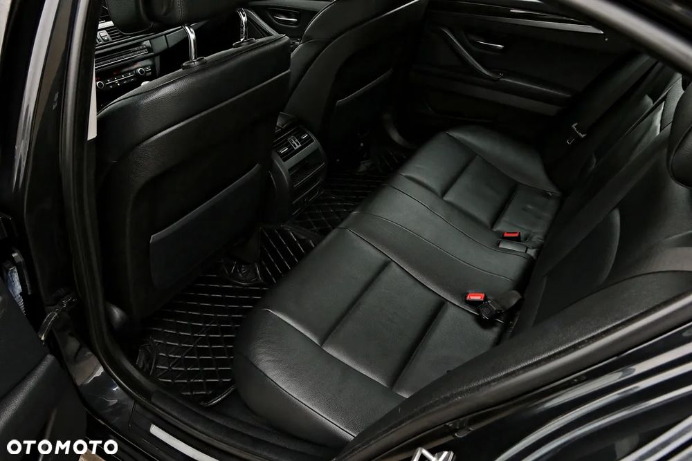 BMW Seria 5 528i - 23