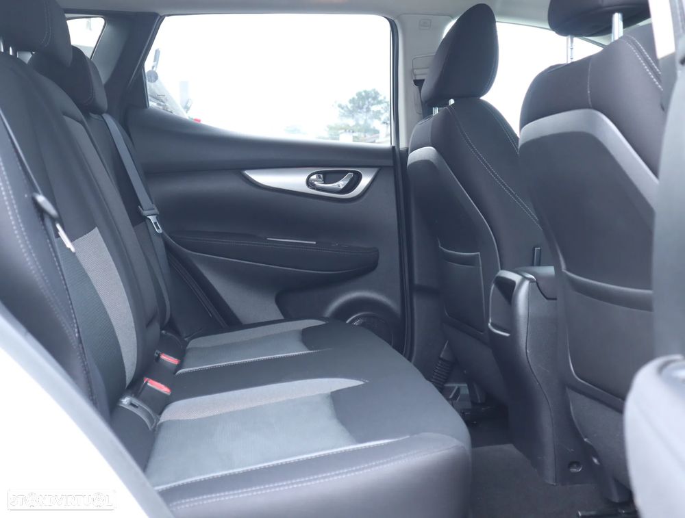 Nissan Qashqai 1.5 dCi N-Connecta - 22