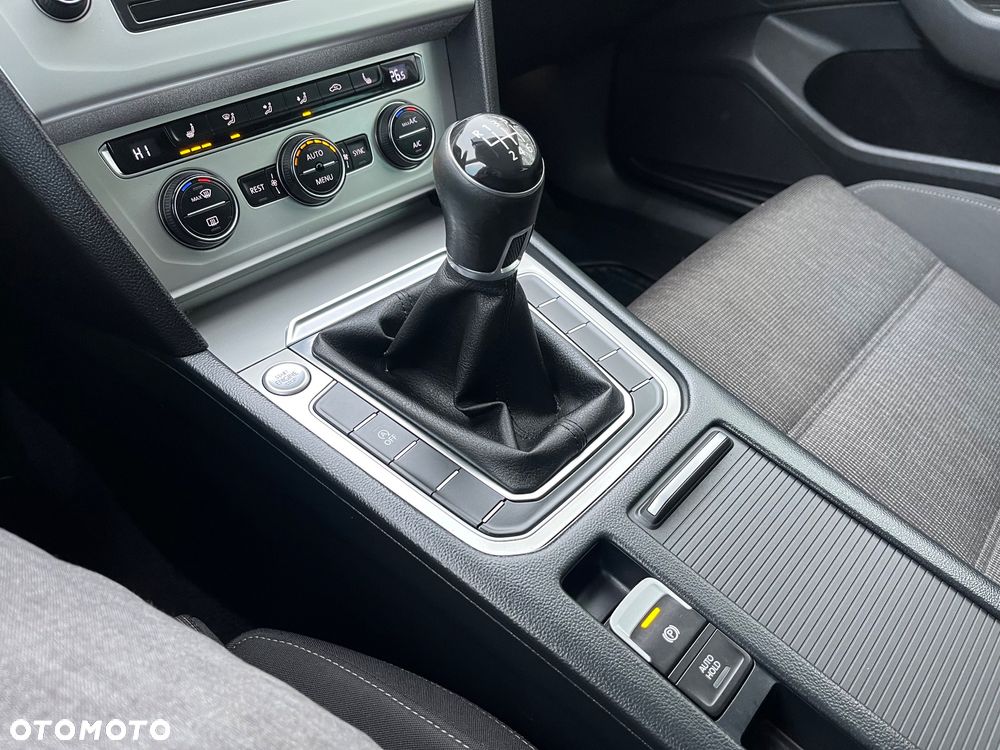 Volkswagen Passat 2.0 TDI (BlueMotion Technology) Comfortline - 13