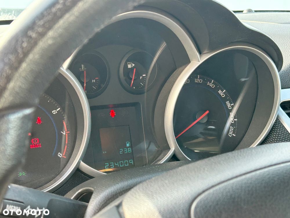 Chevrolet Cruze 1.8 LT - 26