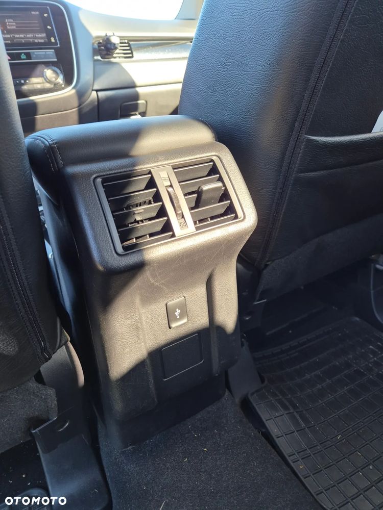 Mitsubishi Outlander 2.0 Intense + 4WD CVT - 26