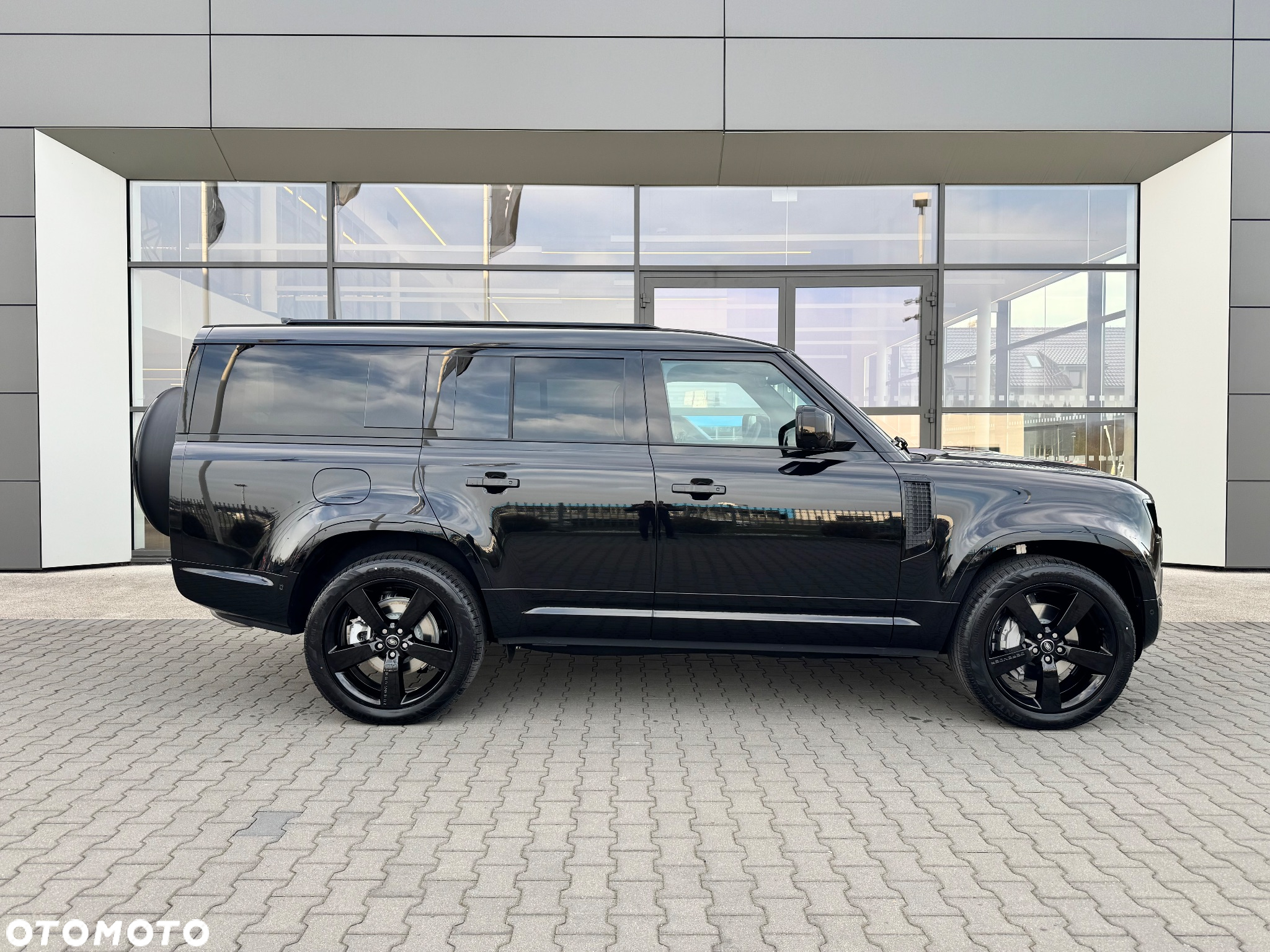 Land Rover Defender - 11