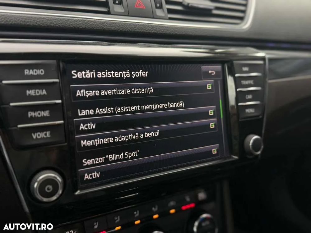 Skoda Superb Combi 2.0 TDI DSG Laurin & Klement - 19