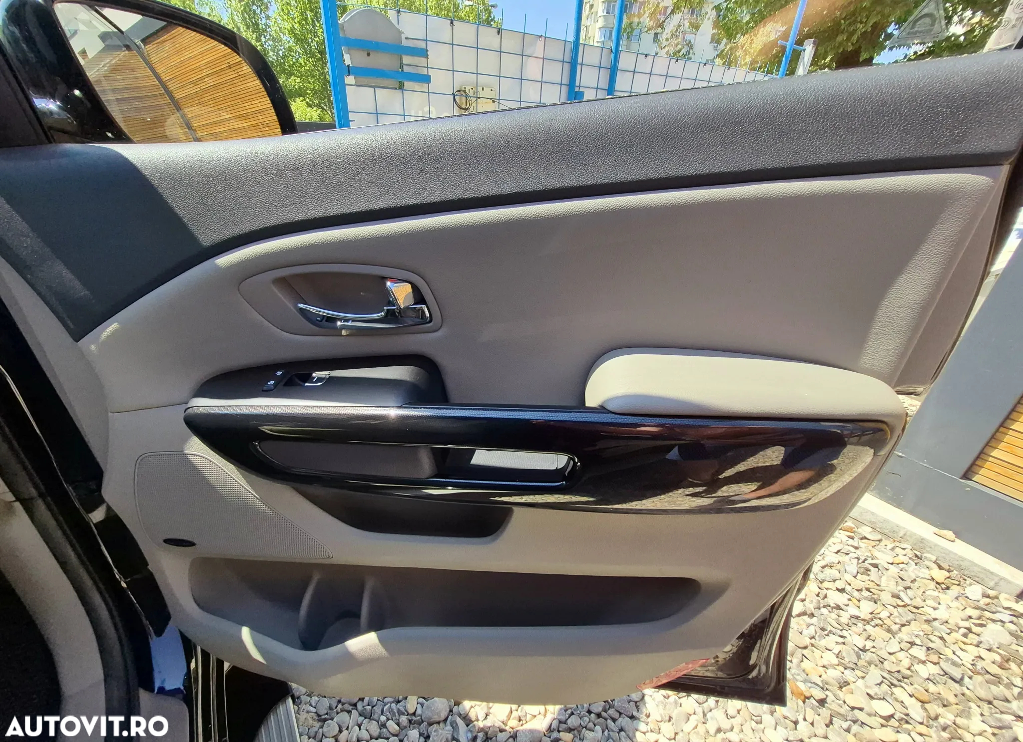 Kia Carnival - 12