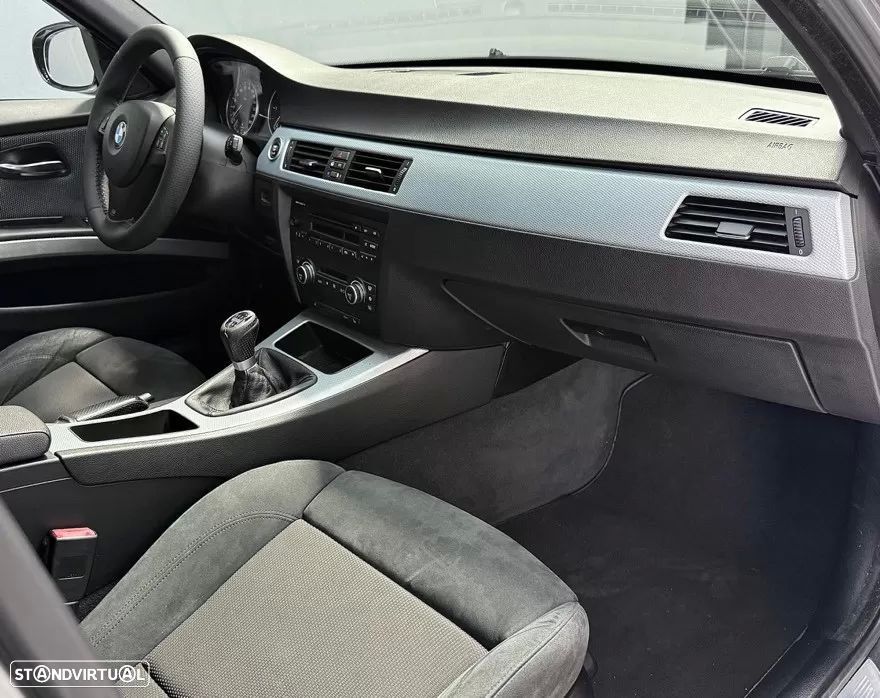 BMW 318 d Pack M - 25