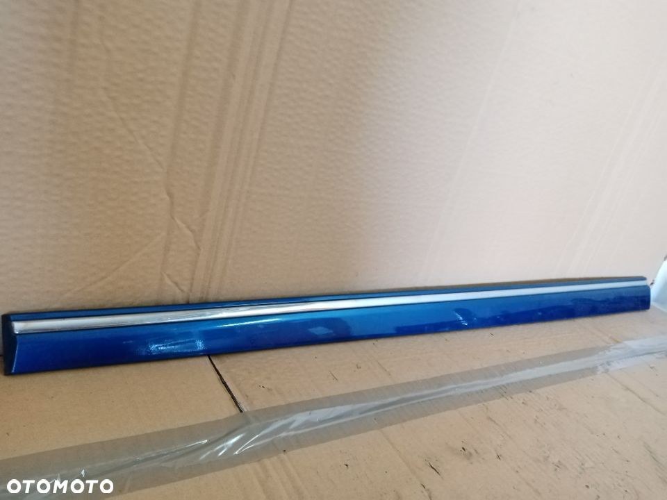 Listwa drzwi lewy przód Mercedes C-Klasa W203 A2036904962 - 2
