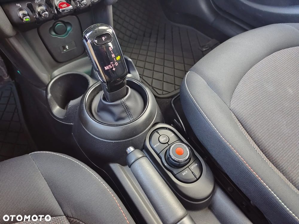 MINI Cooper Standard - 12