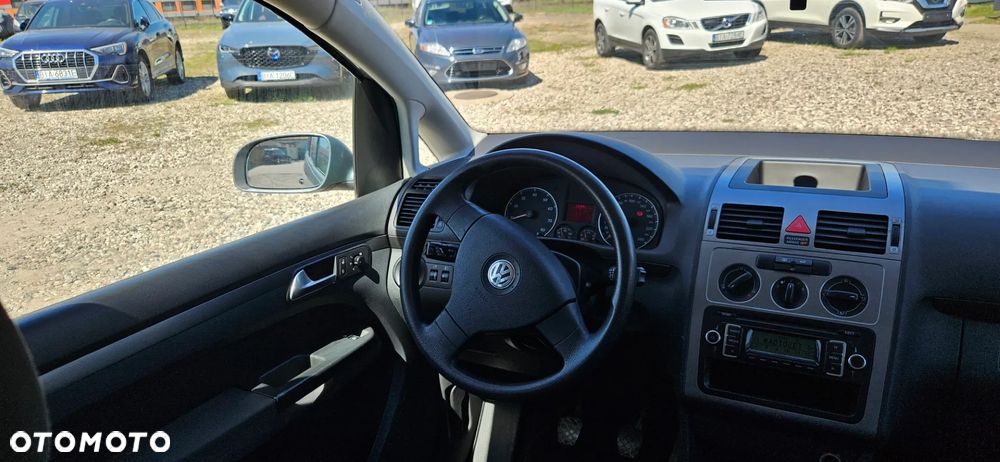 Volkswagen Touran - 26