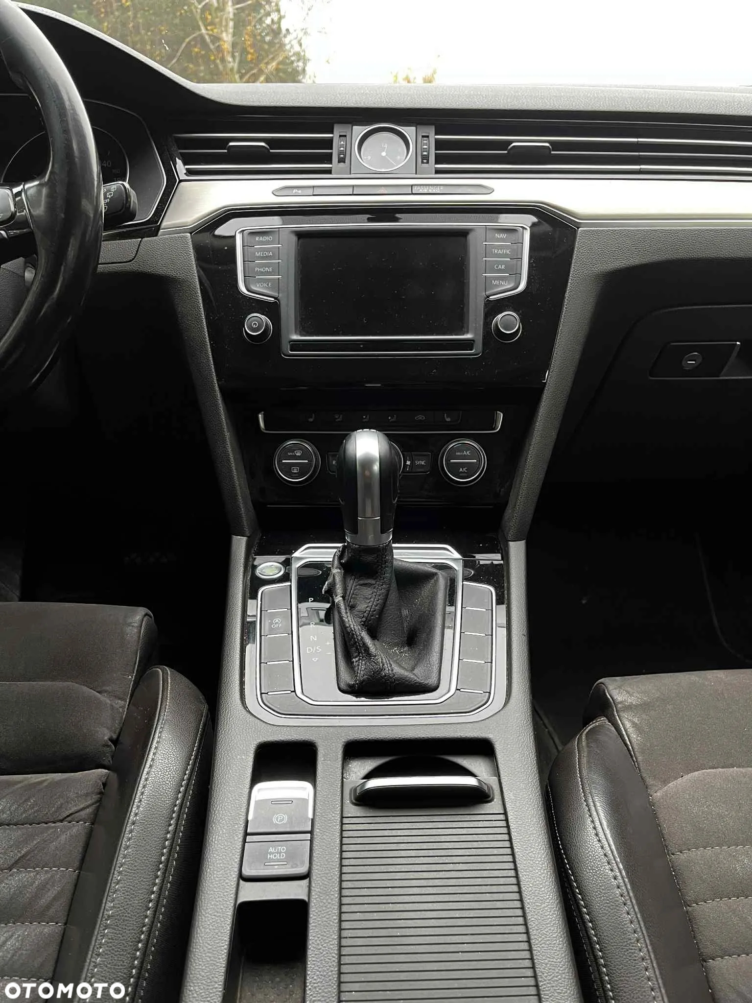 Volkswagen Passat - 11