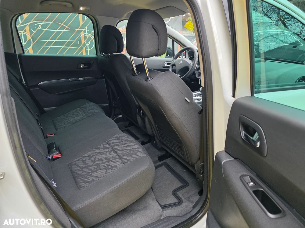 Peugeot 3008 Hybrid4 - 13