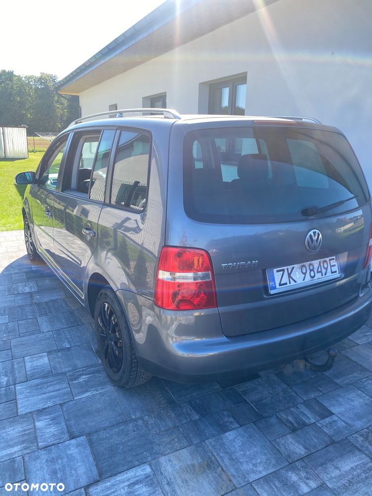 Volkswagen Touran 1.6 FSI - 2