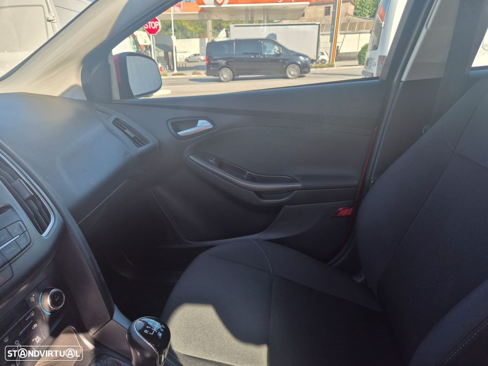 Ford Focus - 24