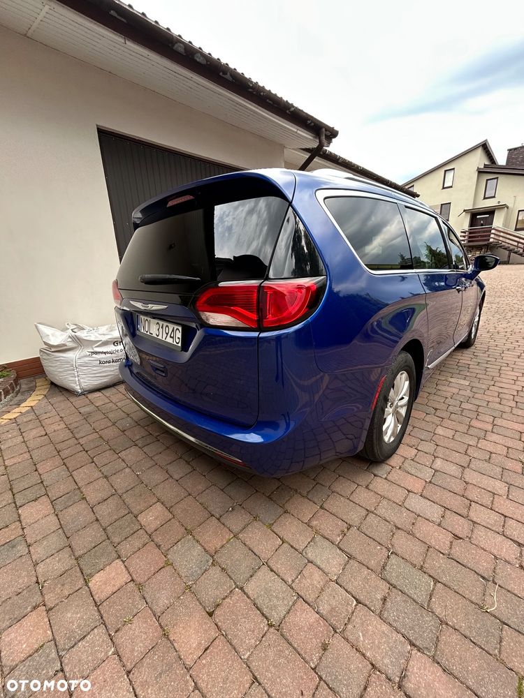 Chrysler Pacifica - 3