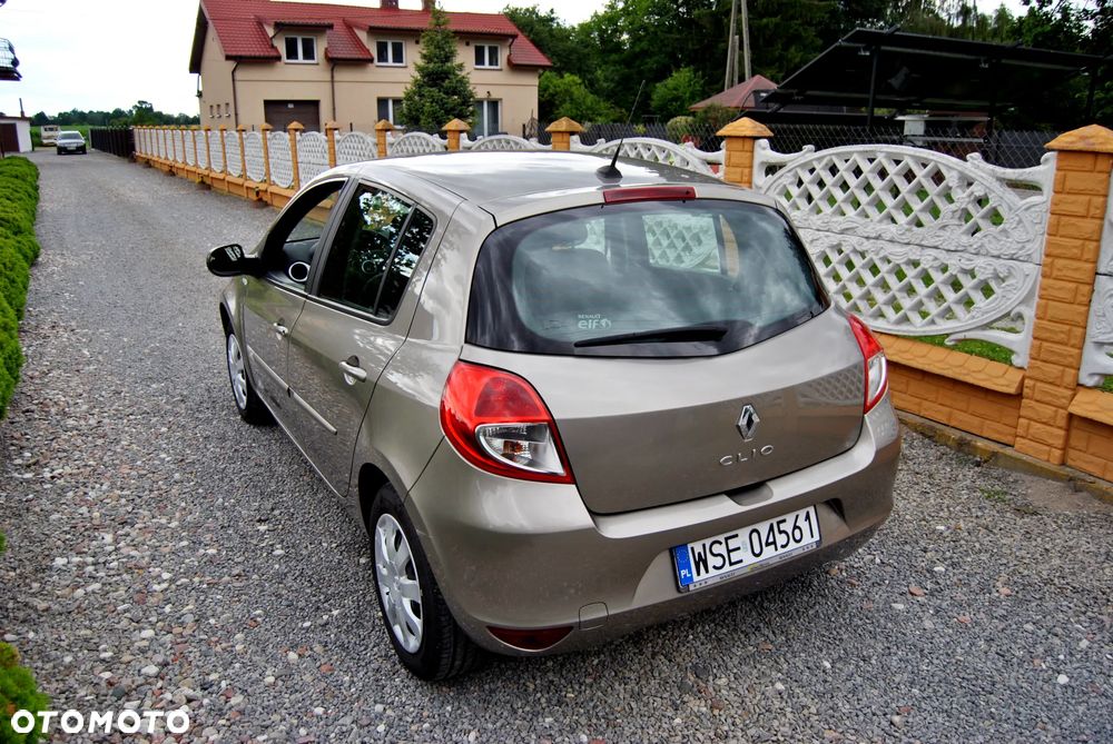 Renault Clio 1.2 16V Limited EU6 - 21