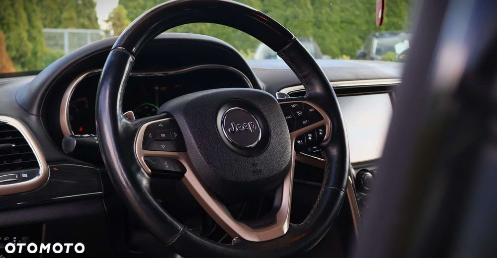 Jeep Grand Cherokee - 12