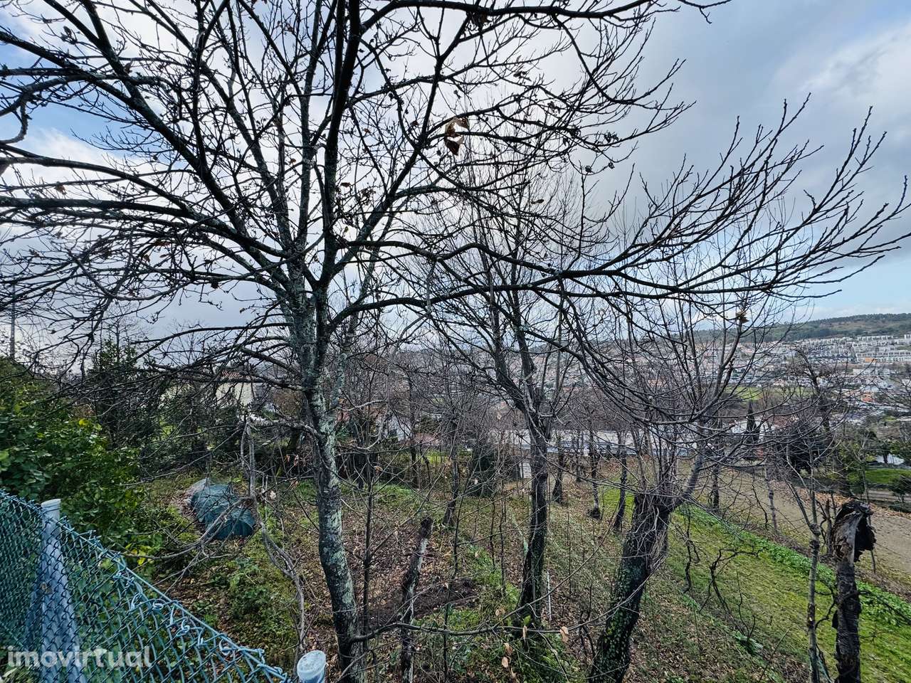 Terreno com estrutura em Braga para moradia de Gaveto - Grande imagem: 4/11