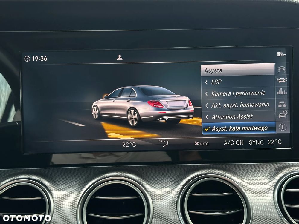 Mercedes-Benz Klasa E 220 d 9G-TRONIC - 23