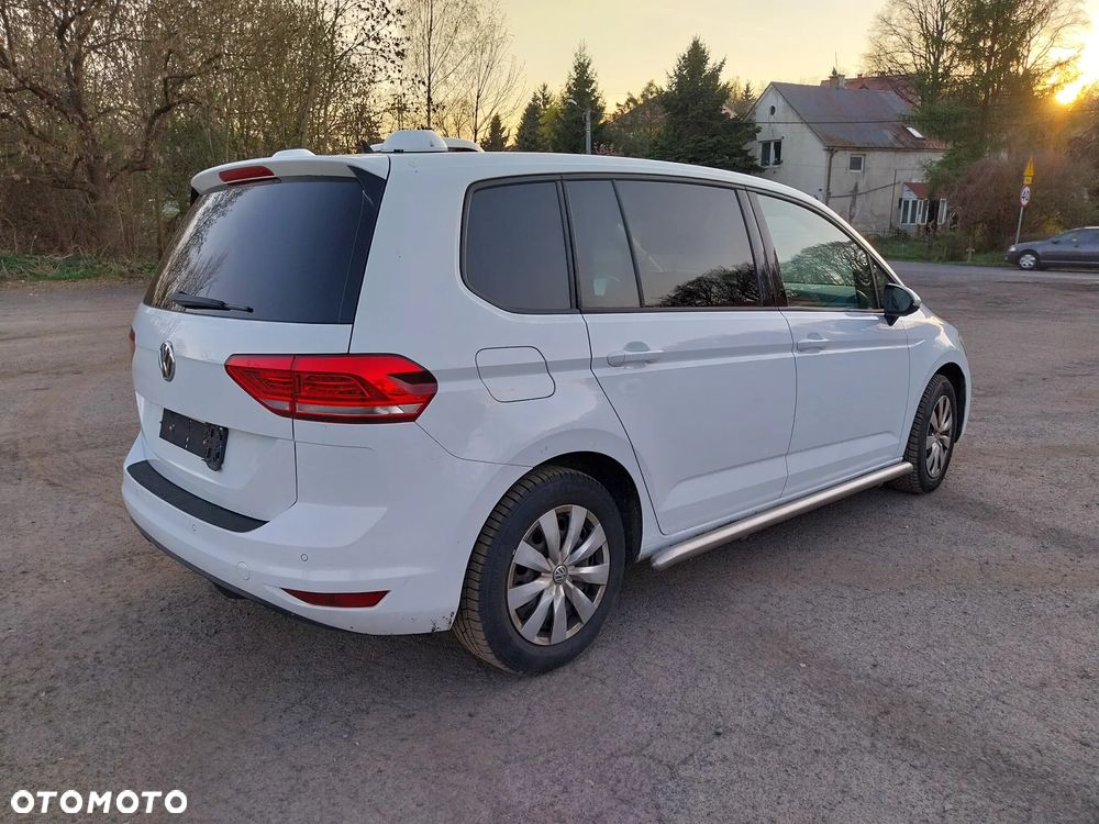 Volkswagen Touran - 4