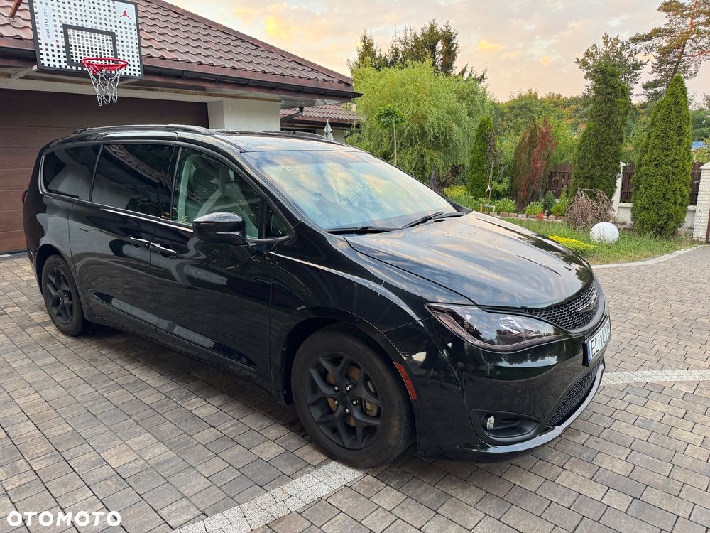 Chrysler Pacifica - 2