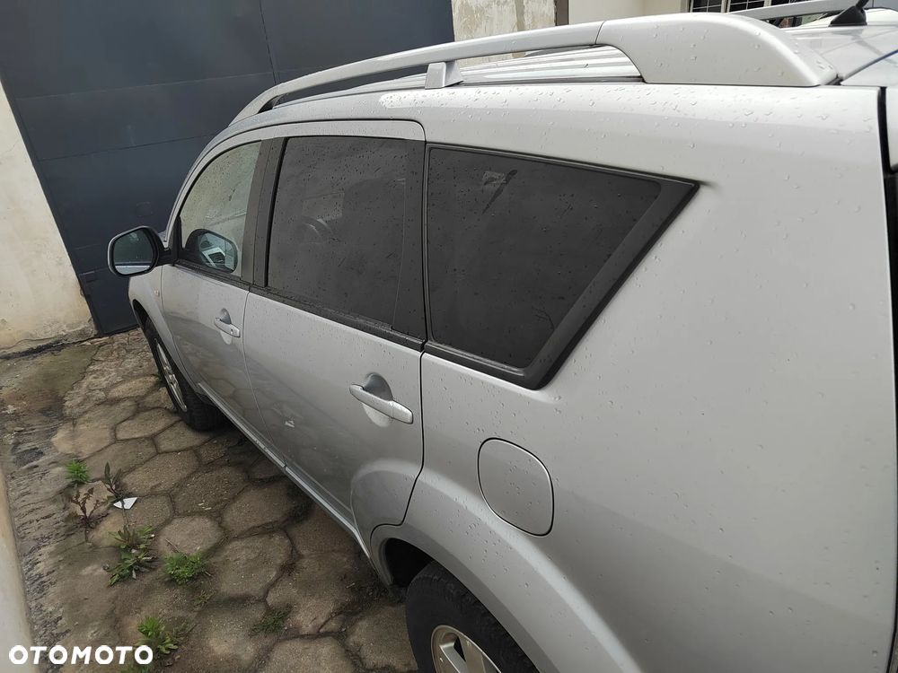 Mitsubishi Outlander 2.4 Invite 2WD - 10