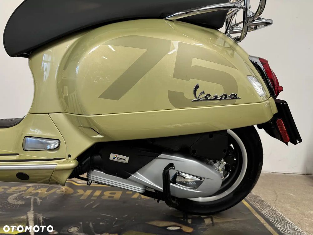 Piaggio Vespa - 24