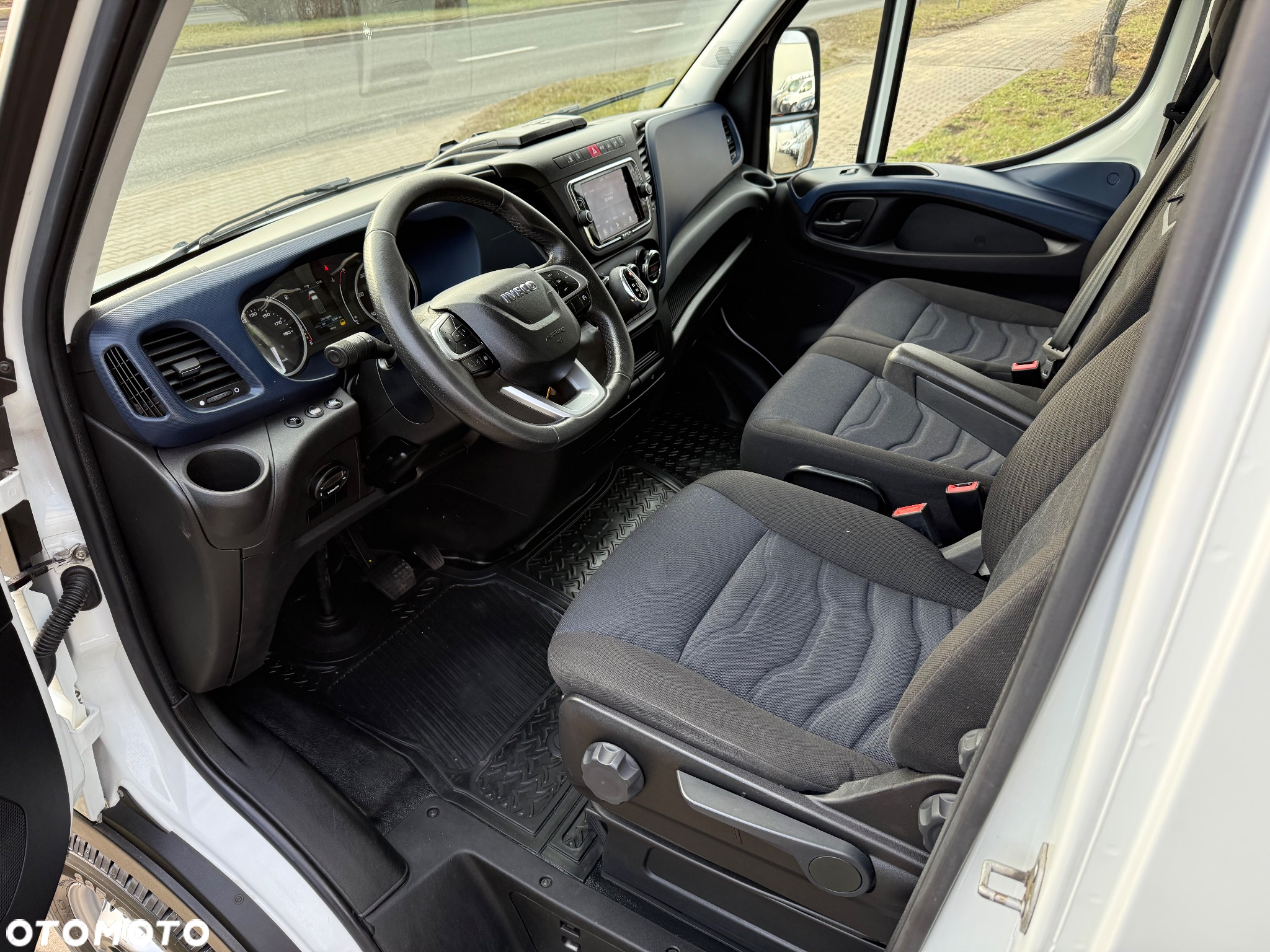 Iveco DAILY 35-160 HI-MATIC KONTENER 8 EUROPALET WINDA ZEPRO - 26