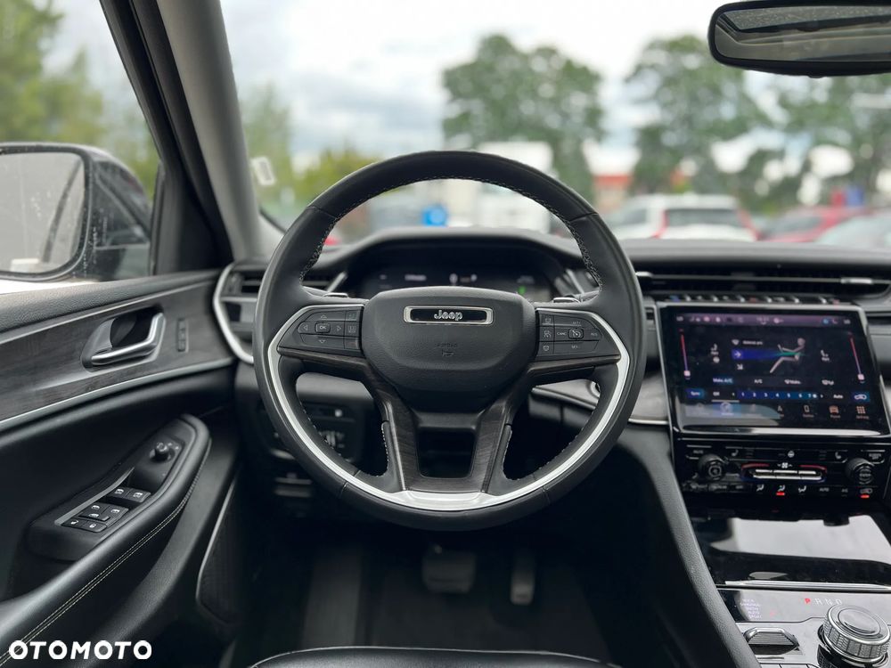 Jeep Grand Cherokee - 22