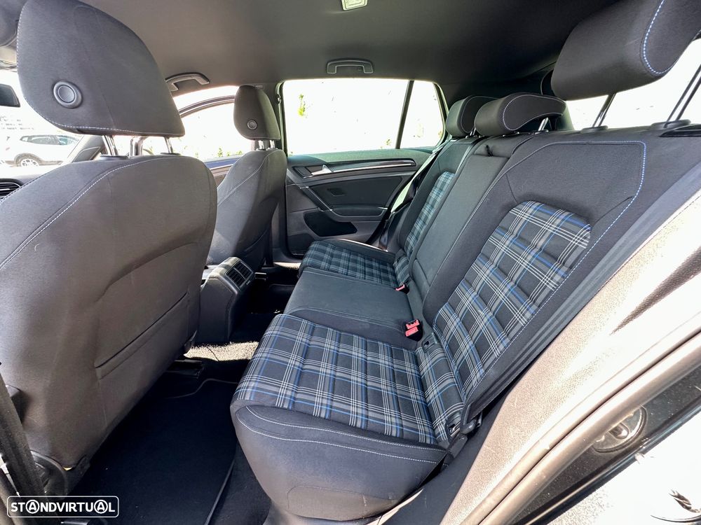 VW Golf - 6