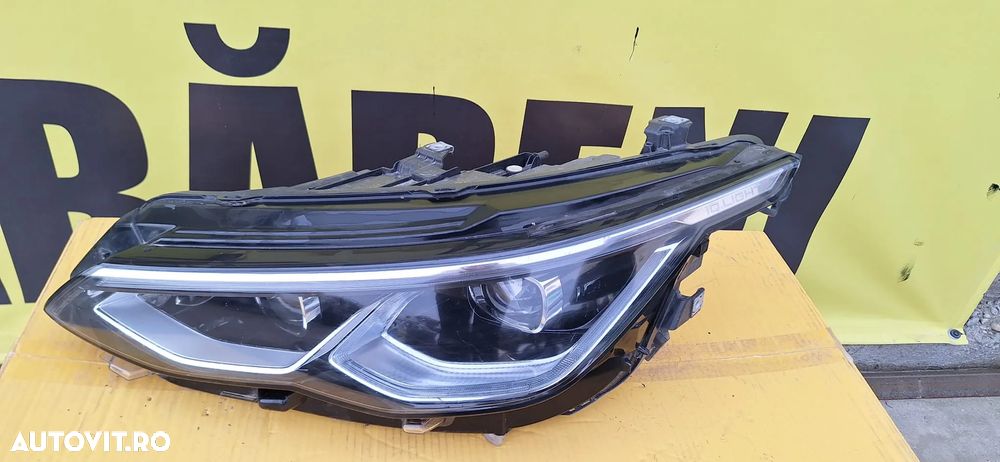 Far stanga Volkswagen Golf 8 LED iq.light