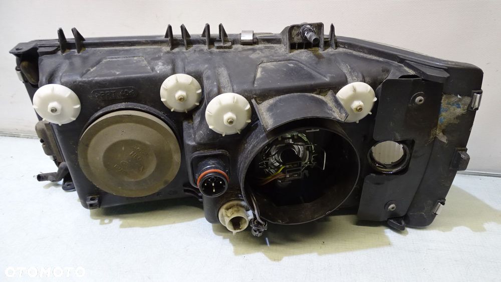GP - LAMPA PRAWA PRZEDNIA DAF 95XF 15426200 - 3