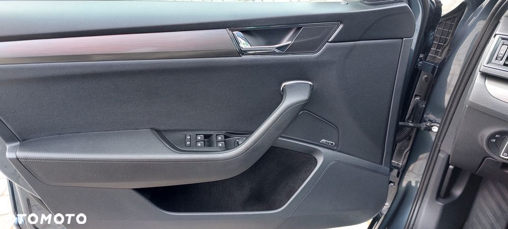 Skoda Superb 2.0 TDI DSG Premium Edition - 23