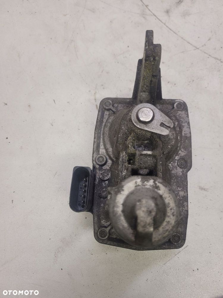 PRZEPUSTNICA SPALIN AUDI A4 B9 A5 2.0 5Q0253691J - 4