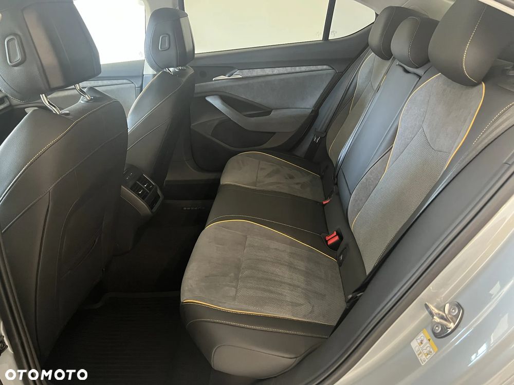 Skoda Superb 2.0 TDI SCR 4x4 Edition 130 DSG - 11