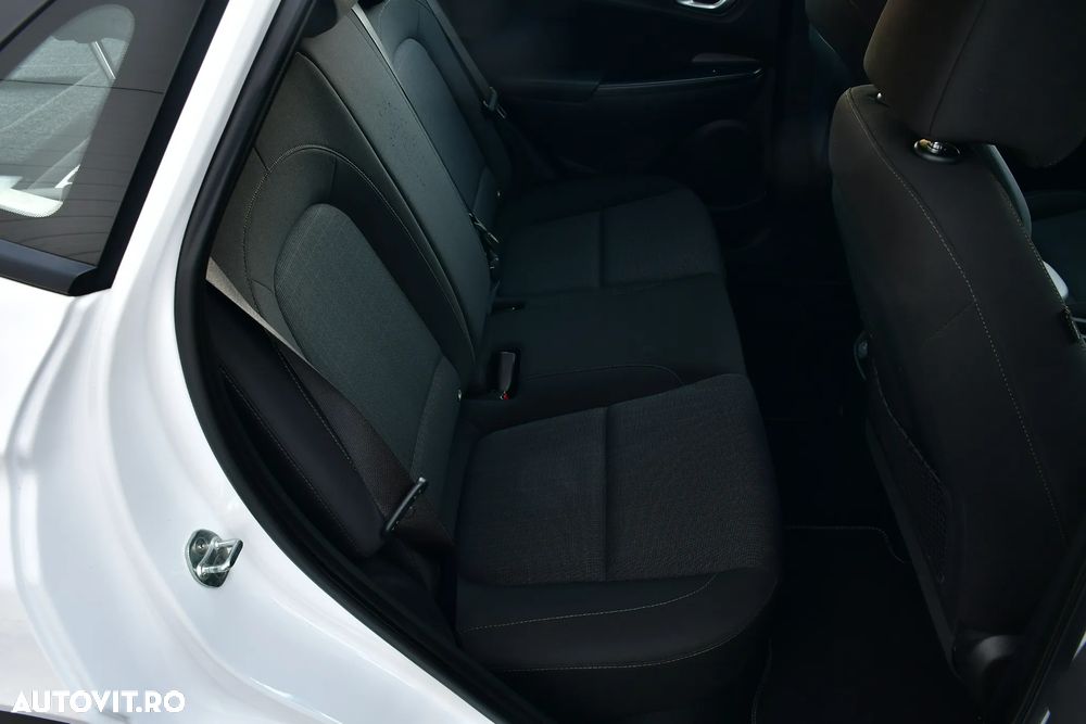 Hyundai KONA - 15