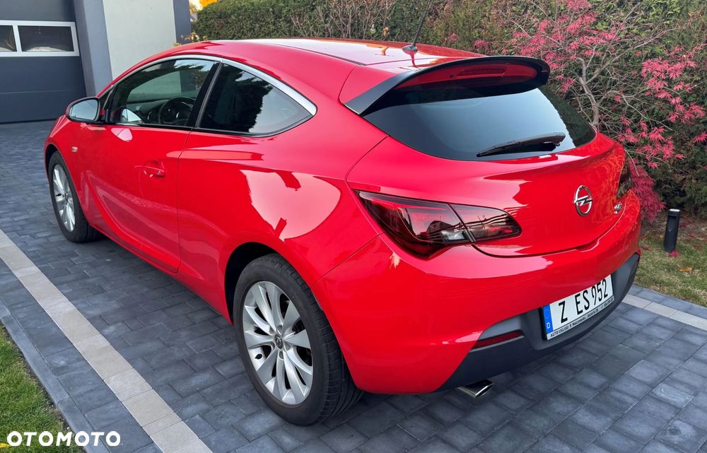 Opel Astra 2012 photo 4