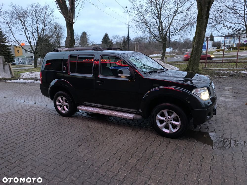 Nissan Pathfinder 2.5 D LE - 4