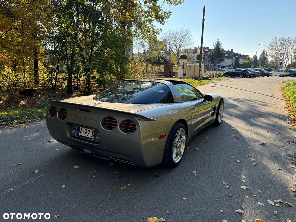Chevrolet Corvette - 11