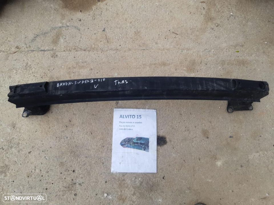 reforço parachoque de trás Skoda Superb 2010 - 1