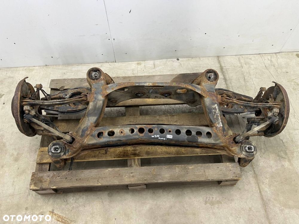 Belka zawieszenia Mercedes w210 KOMBI 95-02r. kompletna tylna oś wózek zwrotnice czujniki ABS - 1