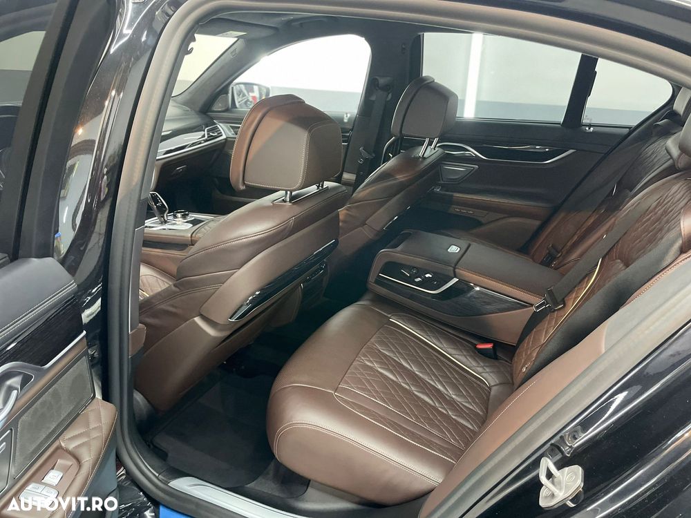 BMW Seria 7 740d xDrive MHEV - 12