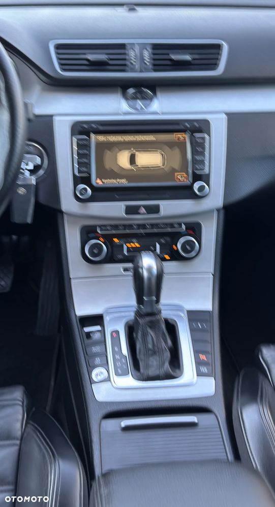 Volkswagen Passat - 32